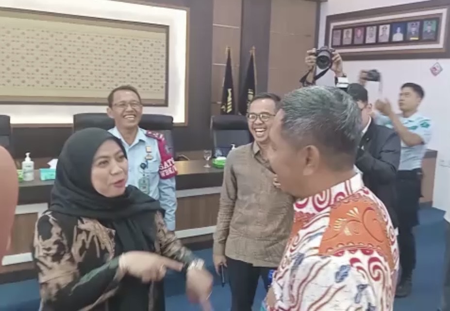 Komisioner KPU RI, Betty Epsilon Idroos saat mengunjungi Lapas Kelas II A Padang