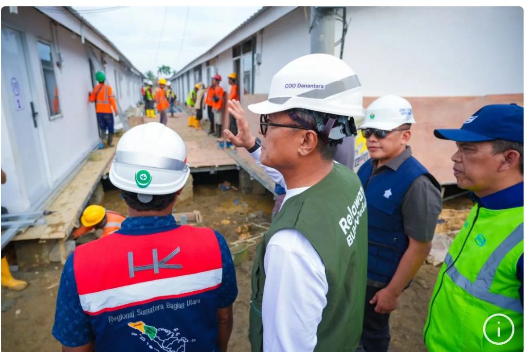 COO Danantara, Dony Oskaria saat meninjau Huntara di Aceh, Tamiang (Foto-Ist)